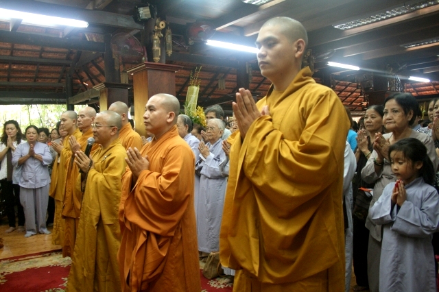 Chùm ảnh: Chùa Giác Ngộ tổ chức hành hương 10 chùa đầu năm