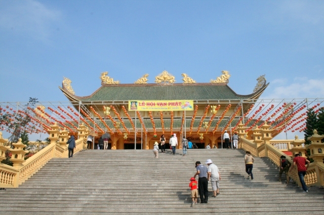 Chùm ảnh: Chùa Giác Ngộ tổ chức hành hương 10 chùa đầu năm