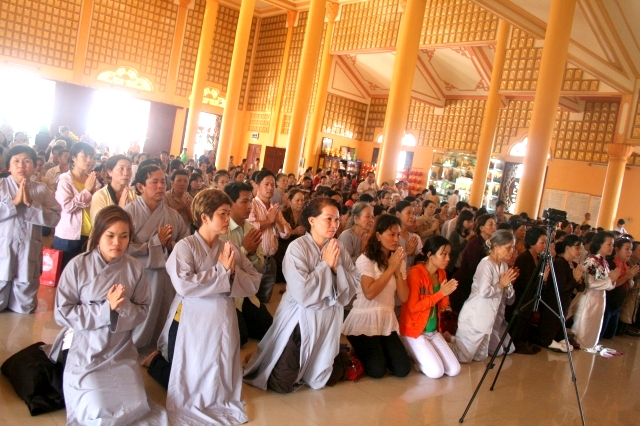 Chùm ảnh: Chùa Giác Ngộ tổ chức hành hương 10 chùa đầu năm