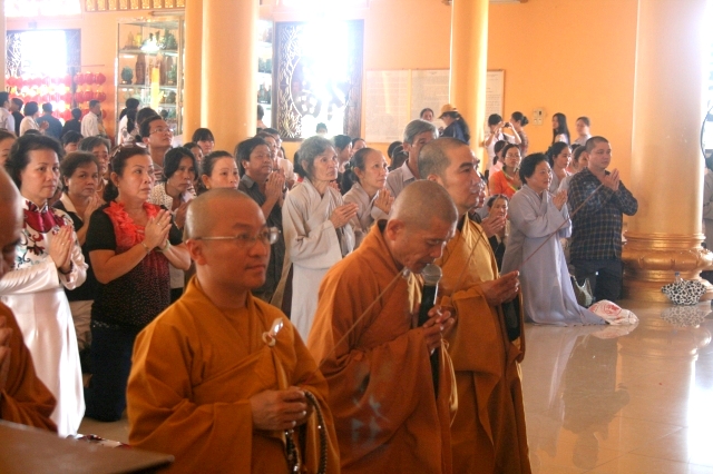 Chùm ảnh: Chùa Giác Ngộ tổ chức hành hương 10 chùa đầu năm