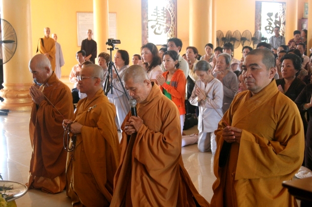 Chùm ảnh: Chùa Giác Ngộ tổ chức hành hương 10 chùa đầu năm