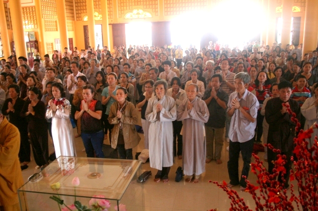 Chùm ảnh: Chùa Giác Ngộ tổ chức hành hương 10 chùa đầu năm