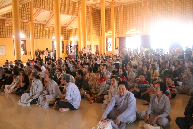 Chùm ảnh: Chùa Giác Ngộ tổ chức hành hương 10 chùa đầu năm