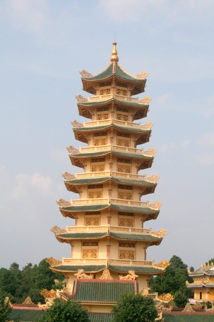 Chùm ảnh: Chùa Giác Ngộ tổ chức hành hương 10 chùa đầu năm