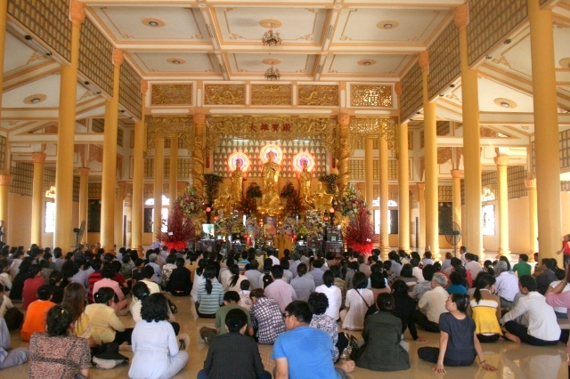 Chùm ảnh: Chùa Giác Ngộ tổ chức hành hương 10 chùa đầu năm