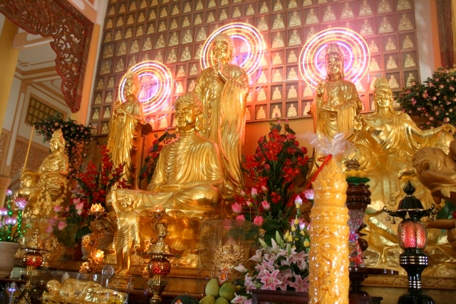 Chùm ảnh: Chùa Giác Ngộ tổ chức hành hương 10 chùa đầu năm