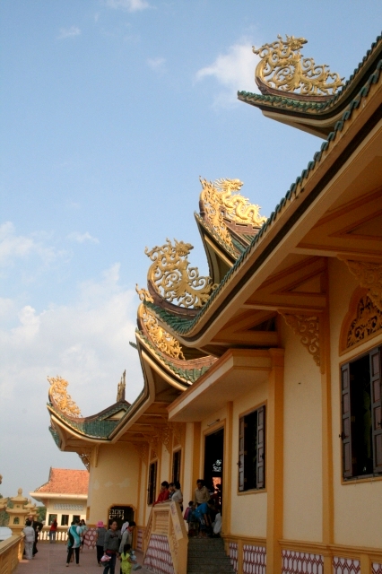 Chùm ảnh: Chùa Giác Ngộ tổ chức hành hương 10 chùa đầu năm