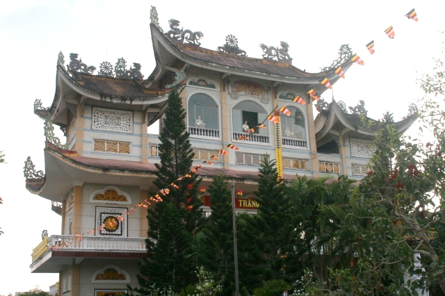 Chùm ảnh: Chùa Giác Ngộ tổ chức hành hương 10 chùa đầu năm