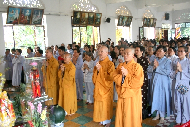 Chùm ảnh: Chùa Giác Ngộ tổ chức hành hương 10 chùa đầu năm