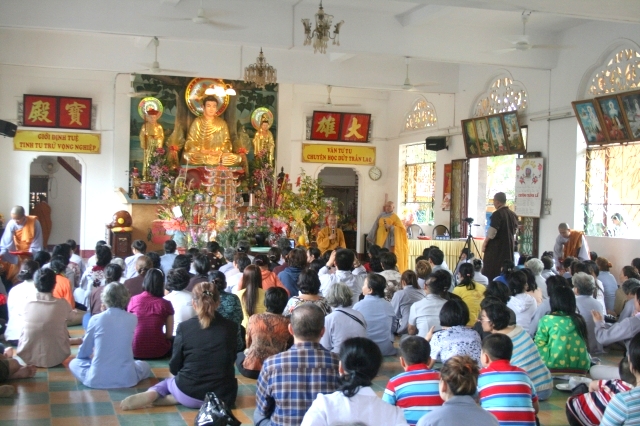 Chùm ảnh: Chùa Giác Ngộ tổ chức hành hương 10 chùa đầu năm