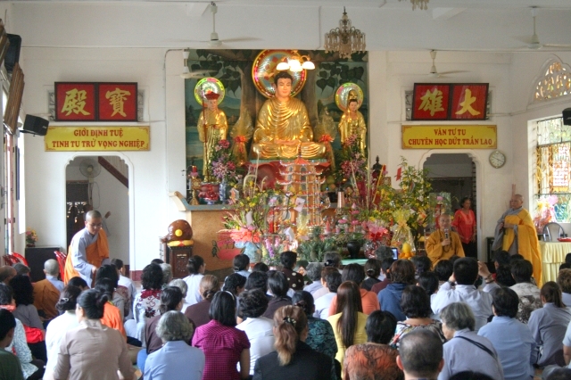 Chùm ảnh: Chùa Giác Ngộ tổ chức hành hương 10 chùa đầu năm