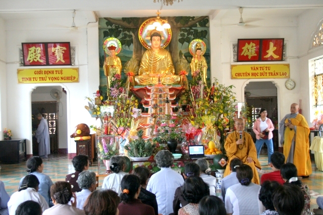 Chùm ảnh: Chùa Giác Ngộ tổ chức hành hương 10 chùa đầu năm