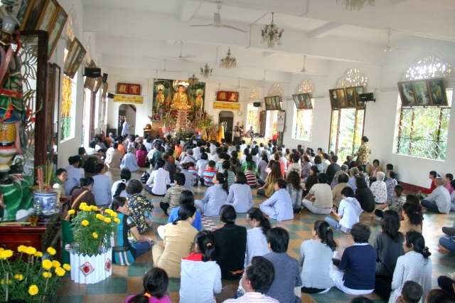 Chùm ảnh: Chùa Giác Ngộ tổ chức hành hương 10 chùa đầu năm