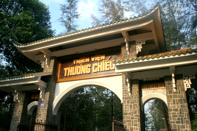 Chùm ảnh: Chùa Giác Ngộ tổ chức hành hương 10 chùa đầu năm