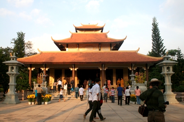 Chùm ảnh: Chùa Giác Ngộ tổ chức hành hương 10 chùa đầu năm