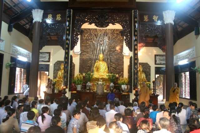 Chùm ảnh: Chùa Giác Ngộ tổ chức hành hương 10 chùa đầu năm