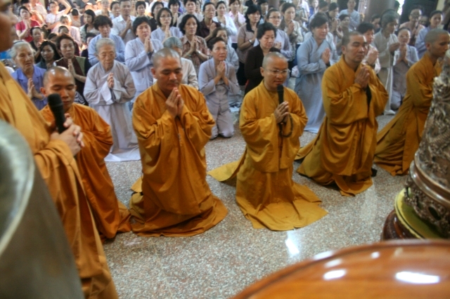 Chùm ảnh: Chùa Giác Ngộ tổ chức hành hương 10 chùa đầu năm