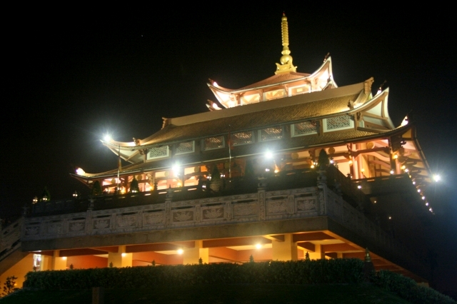 Chùm ảnh: Chùa Giác Ngộ tổ chức hành hương 10 chùa đầu năm