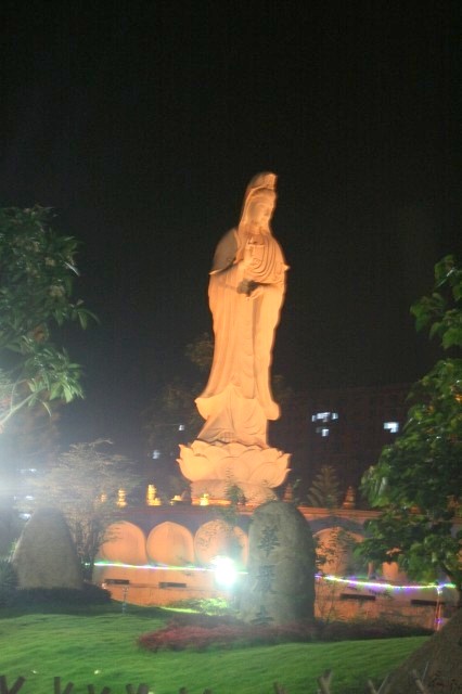 Chùm ảnh: Chùa Giác Ngộ tổ chức hành hương 10 chùa đầu năm