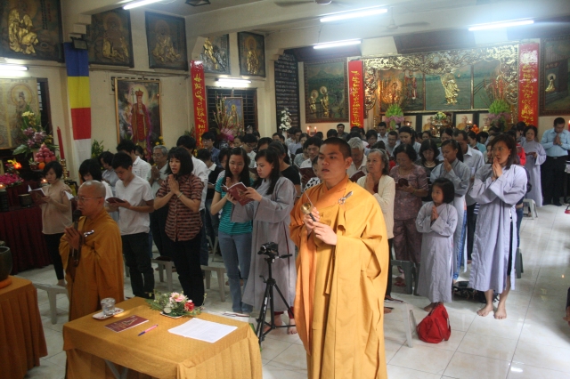 Chùm ảnh: Chùa Giác Ngộ tổ chức lễ quy y cho hơn 100 Phật tử mới