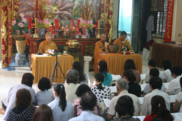 Chùm ảnh: Chùa Giác Ngộ tổ chức lễ quy y cho hơn 100 Phật tử mới