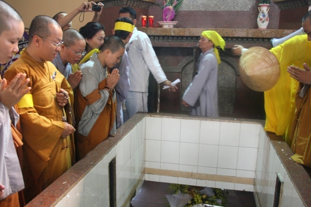 TP.HCM: Chùa Giác Ngộ di quan nhục thân cố Sa Di Ni Thích Nữ Chơn Huyền về nơi an nghĩ cuối cùng
