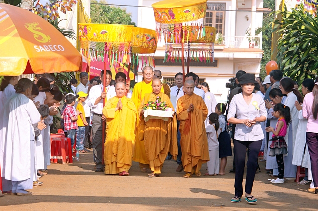Lễ Đặt Đá Xây Dựng Chánh Điện và Cổng Tam Quang Tịnh Xá Ngọc Chơn Thị Xã Buôn Hồ-Tỉnh Đăk-Lăc