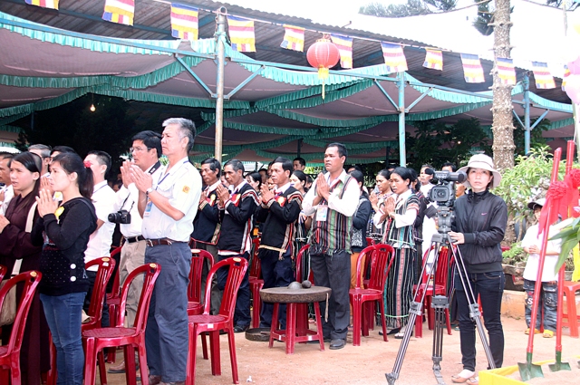 Lễ Đặt Đá Xây Dựng Chánh Điện và Cổng Tam Quang Tịnh Xá Ngọc Chơn Thị Xã Buôn Hồ-Tỉnh Đăk-Lăc