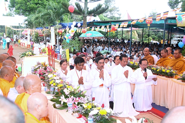 Lễ Đặt Đá Xây Dựng Chánh Điện và Cổng Tam Quang Tịnh Xá Ngọc Chơn Thị Xã Buôn Hồ-Tỉnh Đăk-Lăc