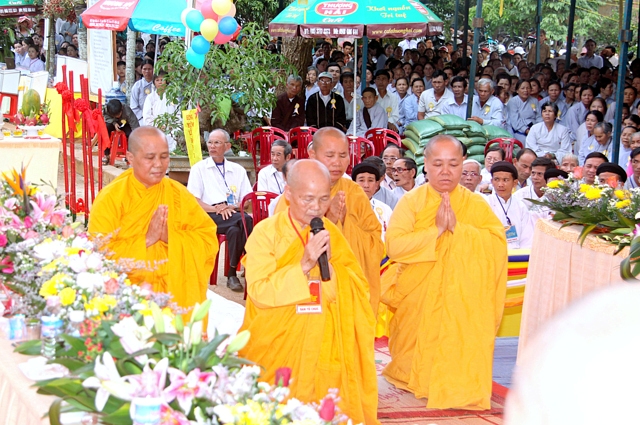 Lễ Đặt Đá Xây Dựng Chánh Điện và Cổng Tam Quang Tịnh Xá Ngọc Chơn Thị Xã Buôn Hồ-Tỉnh Đăk-Lăc