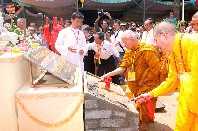 Lễ Đặt Đá Xây Dựng Chánh Điện và Cổng Tam Quang Tịnh Xá Ngọc Chơn Thị Xã Buôn Hồ-Tỉnh Đăk-Lăc