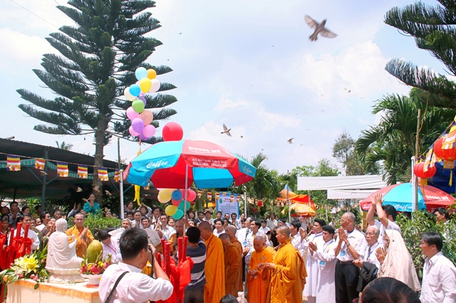 Lễ Đặt Đá Xây Dựng Chánh Điện và Cổng Tam Quang Tịnh Xá Ngọc Chơn Thị Xã Buôn Hồ-Tỉnh Đăk-Lăc