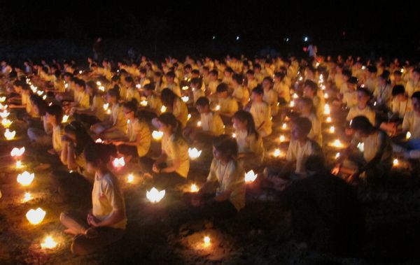Hà Tĩnh: Lắng động đêm đốt nến tri ân