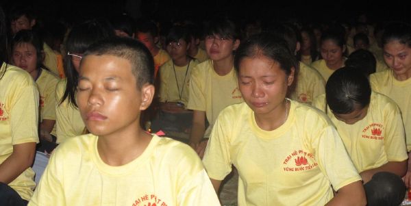 Hà Tĩnh: Lắng động đêm đốt nến tri ân