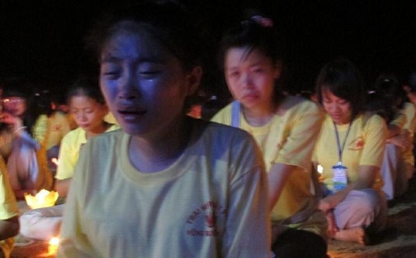 Hà Tĩnh: Lắng động đêm đốt nến tri ân