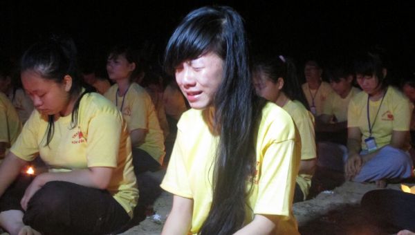 Hà Tĩnh: Lắng động đêm đốt nến tri ân