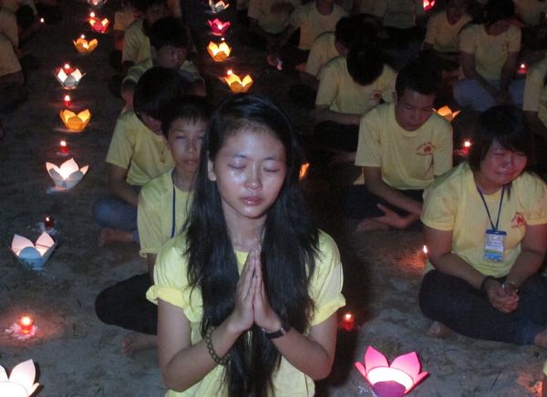 Hà Tĩnh: Lắng động đêm đốt nến tri ân