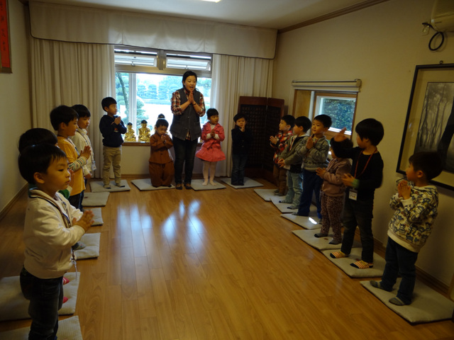 Hàn Quốc : Vì tương lai trẻ em Chùa Hoằng Pháp sinh hoạt cuối tuần