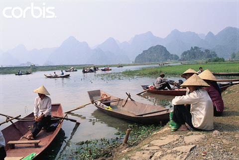 Chùa Hương tuyệt đẹp trên báo quốc tế