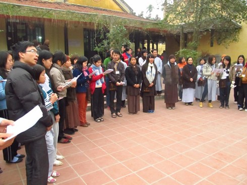 Đầu năm giới trẻ lên chùa tu tập, hành đạo