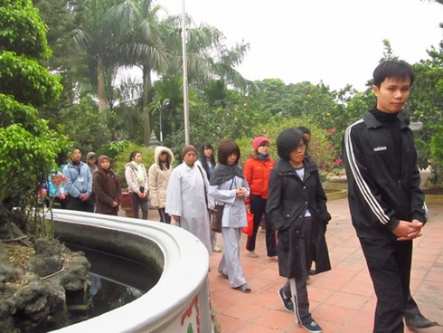 Đầu năm giới trẻ lên chùa tu tập, hành đạo