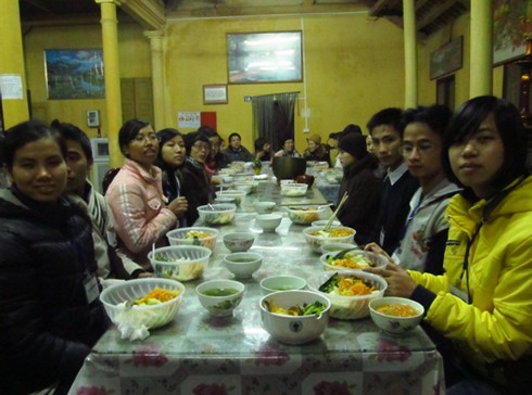 Đầu năm giới trẻ lên chùa tu tập, hành đạo
