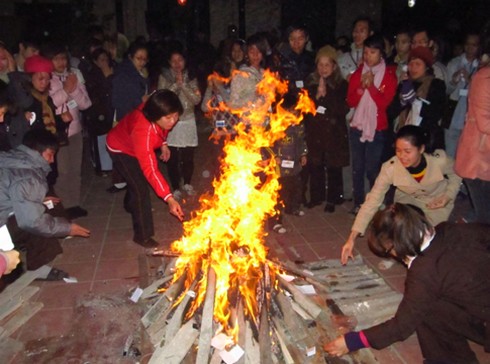 Đầu năm giới trẻ lên chùa tu tập, hành đạo