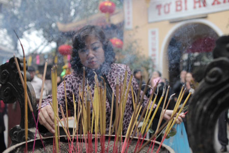 Người Hà Nội “đội” rét đi lễ chùa