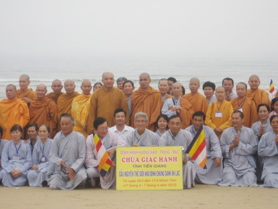 Hà Tĩnh:  Đoàn hành hương chùa Giác Hạnh cầu nguyện quốc thái dân an
