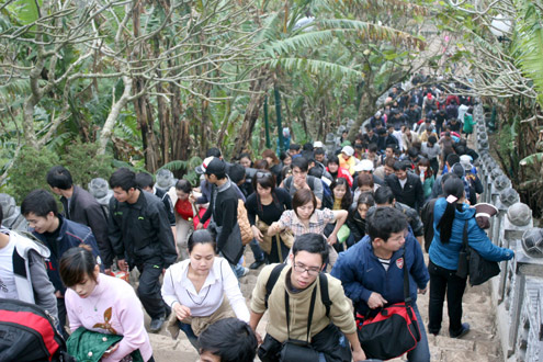 Yên Tử đón hơn 6 vạn du khách ngày khai hội