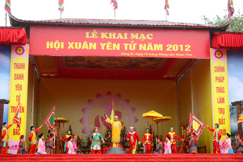 Yên Tử đón hơn 6 vạn du khách ngày khai hội