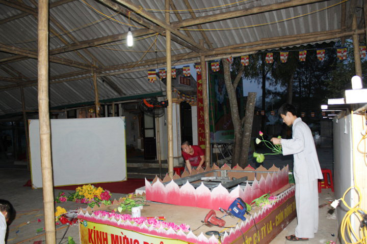 Hà Tĩnh: CLBTNPT Chùa Giai Lam diễu hành xe hoa