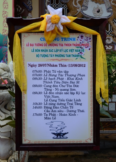 Bộ tượng Tây Phương Tam Thánh bằng gỗ dâu lớn nhất Việt Nam