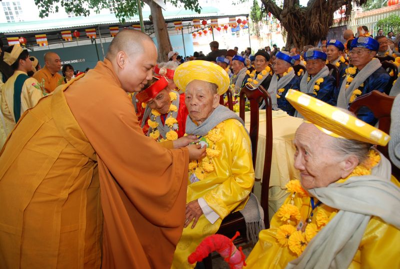 Lâm Đồng: Chùa Giác Hải tổ chức đại lễ Vu Lan Báo Hiếu và chúc thọ gần 1000 cụ
